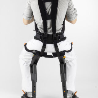 Noonee-Chairless-Chair-Exoskelett-2