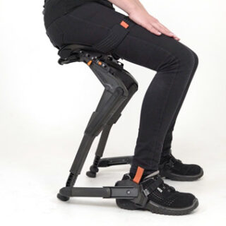 Noonee-Chairless-Chair-Exoskelett-1